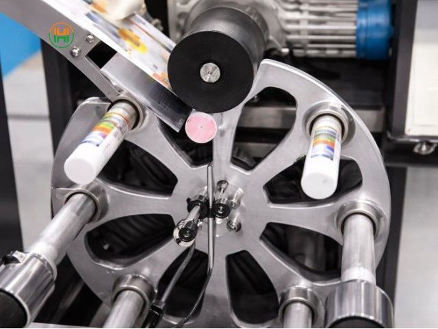 tube labeling machine